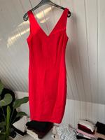 Edles rotes Midikleid mit V-Ausschnitt Gr.S Nordrhein-Westfalen - Hamm Vorschau