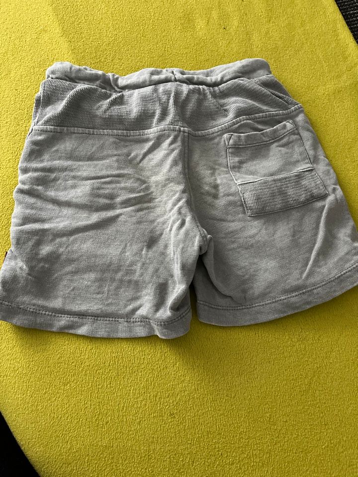 Zara Baumwolle Shorts 122, für Jungen, guter Zustand in Friedrichshafen