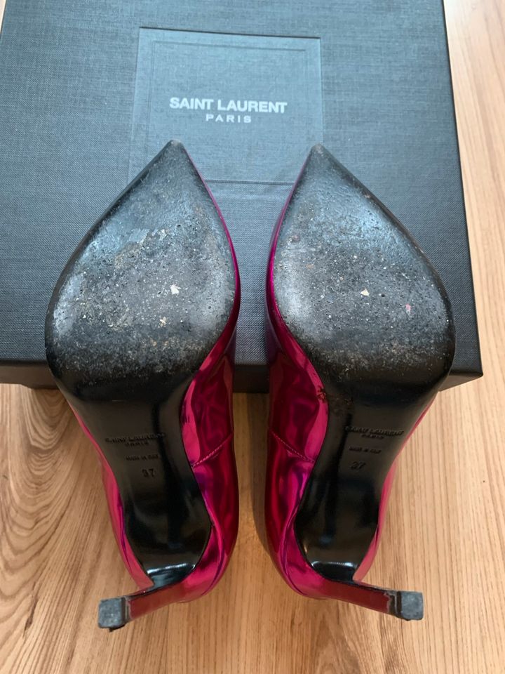 Saint Laurent Pink High Heels in Berlin