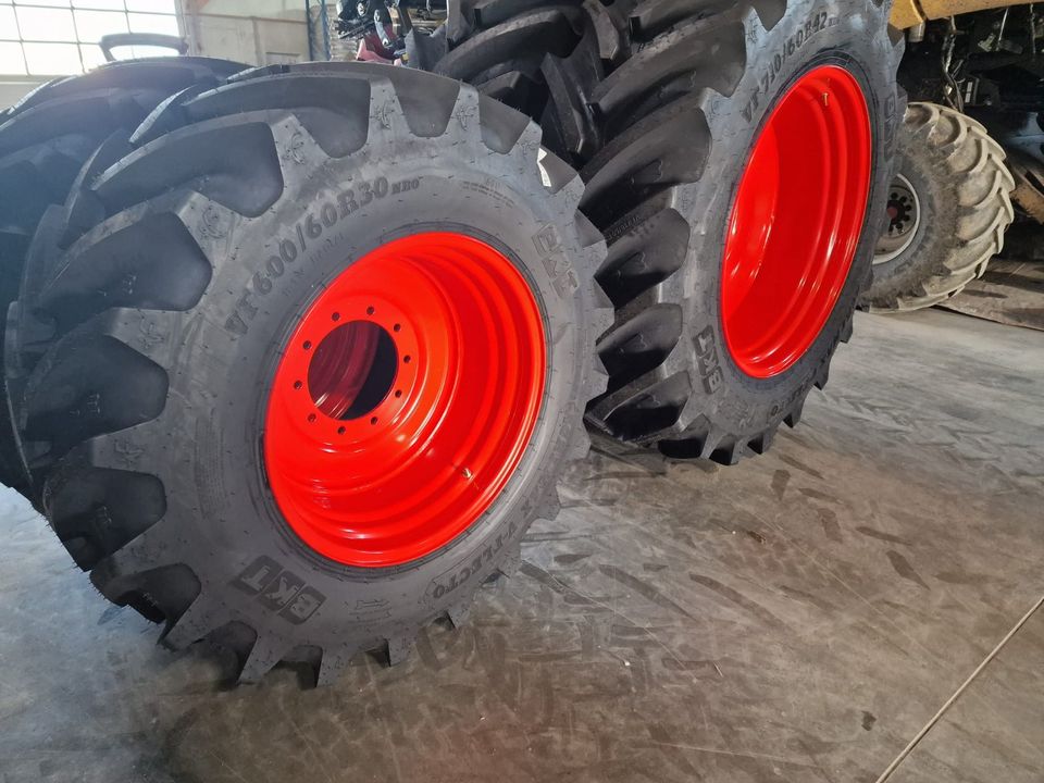 Fendt 714 716 Vario Kompletträder VF710/60R42 VF600/60R30 BKT VF in Aldersbach