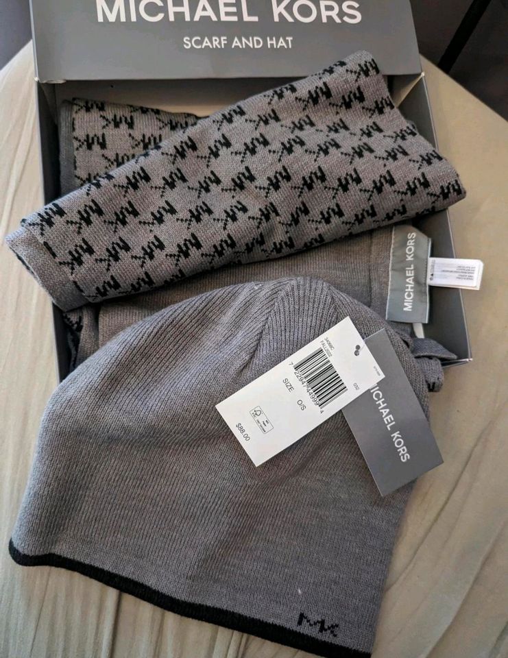 Herren Michael Kors Schal & Mütze Set  NEU  Originalpreis 88$ in Hemer