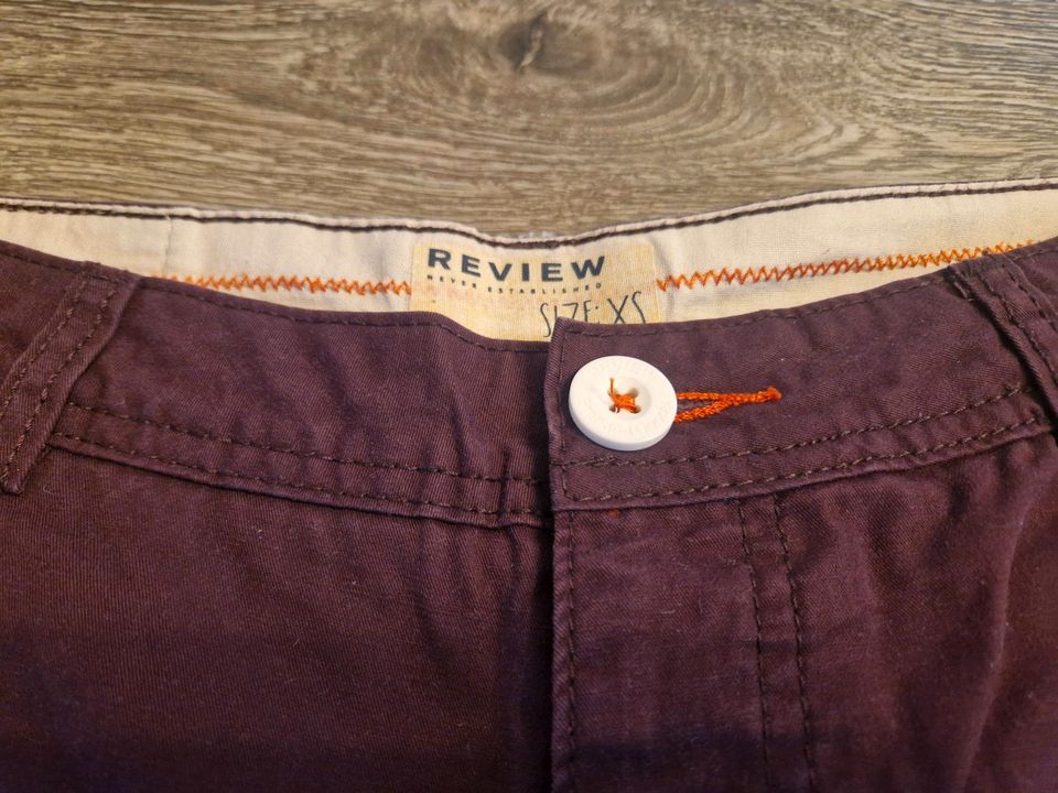 REVIEW Chino Bermuda Shorts Gr.XS (44) pflaume bordeaux in Tharandt