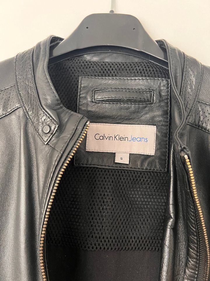 Calvin Klein Lederjacke Gr. S in Stuttgart