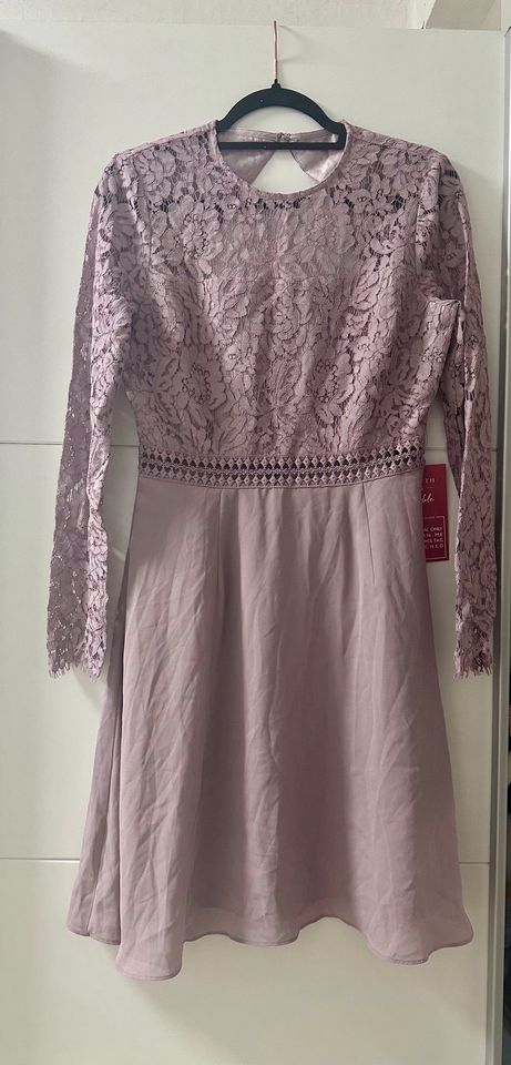 Damen Kleid mit spitze Ärmeln lila Größe s/36 neu in Ahlen