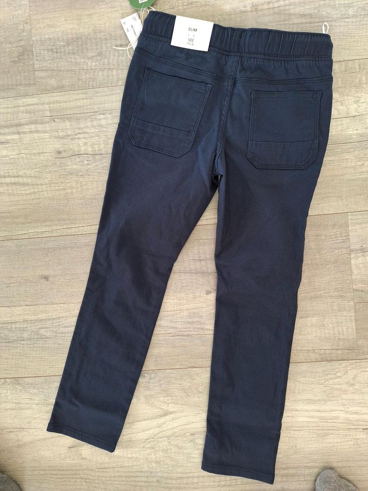 Neue Hose c&a dunkelblau Slim Dino Junge in Rain Lech