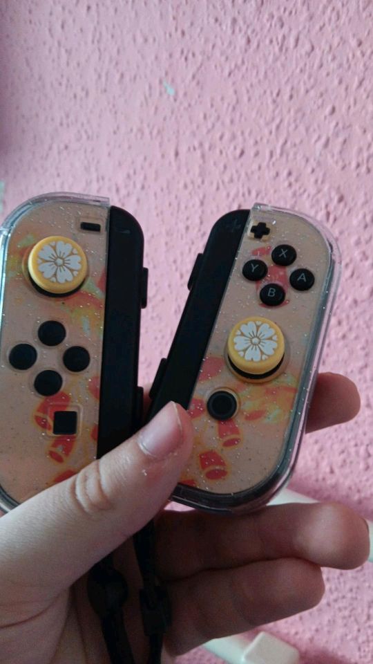 Switch konsole grau mit genshin sticker in Voerde (Niederrhein)