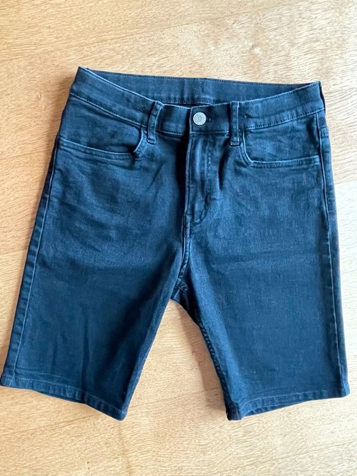 Hosenpaket Shorts Jungen Jeanshosen Größe 146-164 in Issum