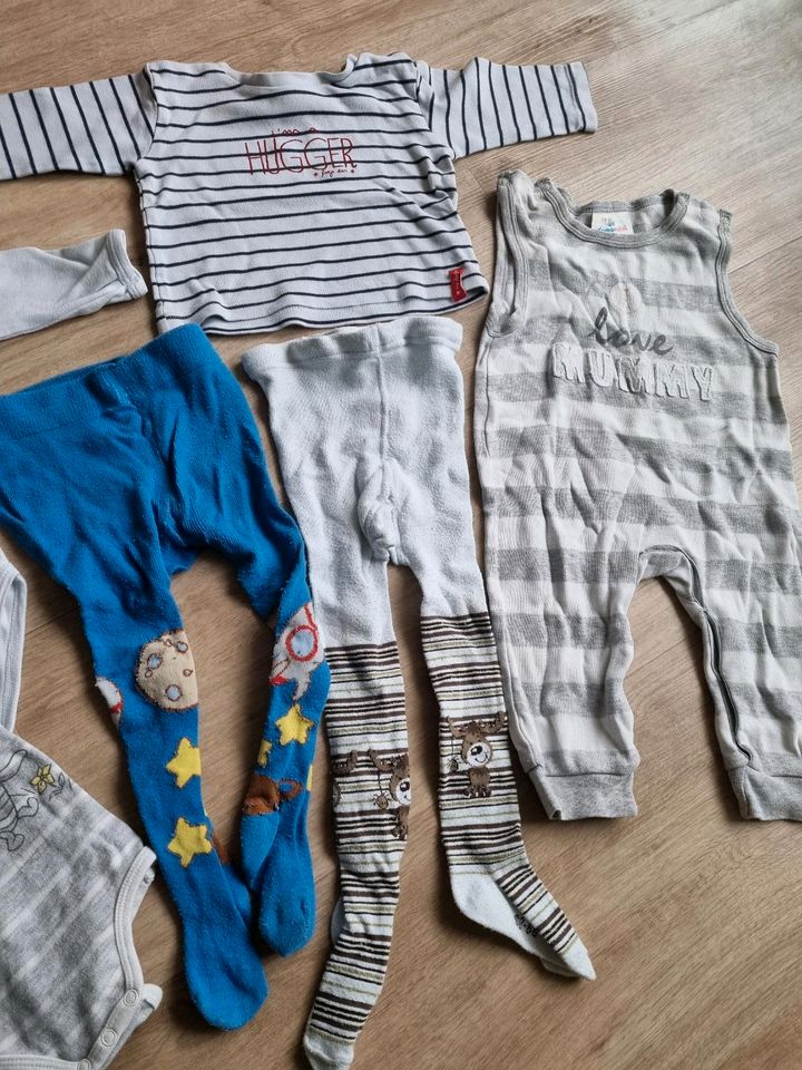 Erstlings-Baby-Jungen-Set Gr. 62/68/74 Bodys & Strampler in Dassow