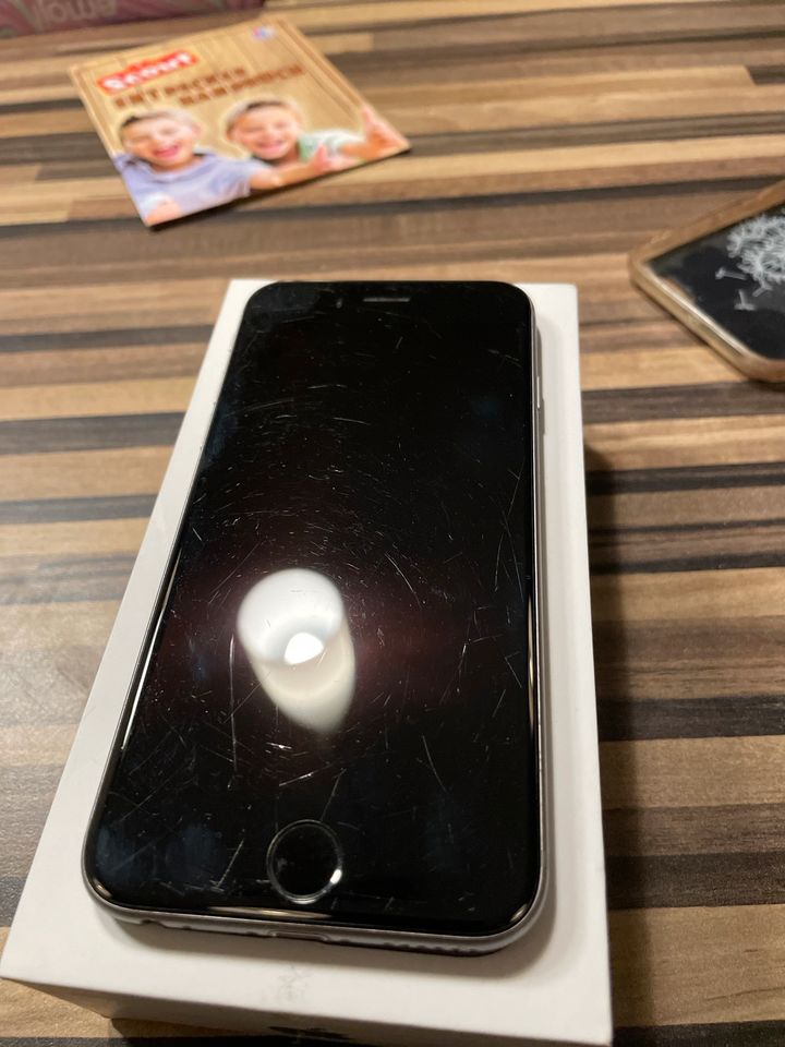 Apple IPhone 6s 64 GB Space grey in Viöl