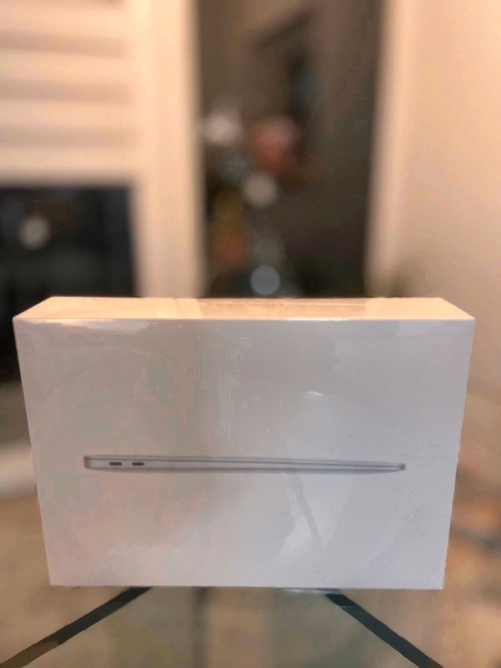neu & versiegelt. Apple MacBook Air 13,3", M1, 8 GB, 256 GB in München