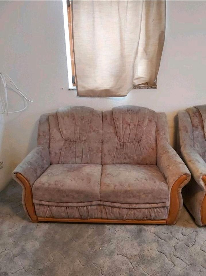 NEUWERTIG Sofa mit dazugehörigen Sessel beige grau braun geblümt in Bovenden