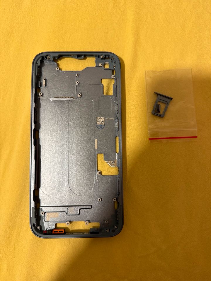 iPhone 14 Mittel System Blau Ersatzteil in Winsen (Luhe)