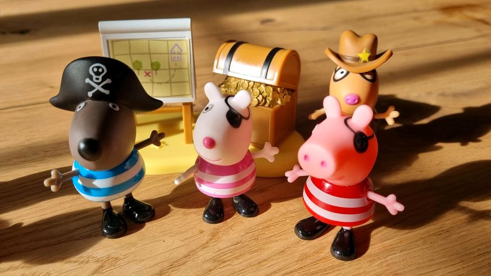 Peppa Wutz Peppa Pig Spielfiguren Familie + Piraten Schatzsuche in Gattendorf