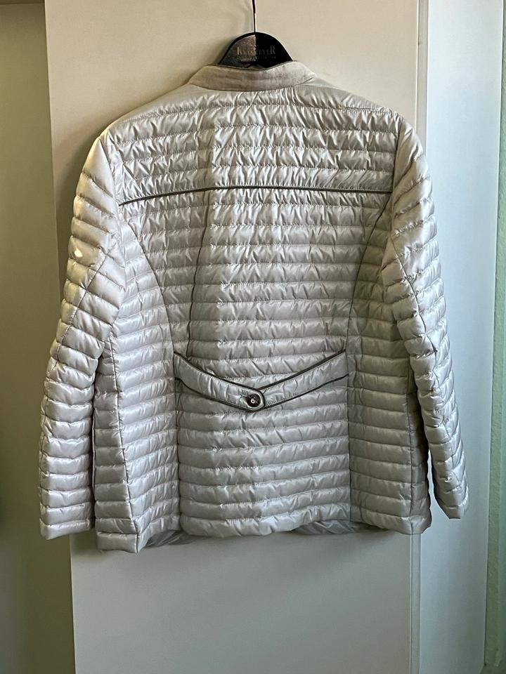 Schneiders Salzburg,Damen Leichtdaunenjacke und Weste , je € 50, in Essen