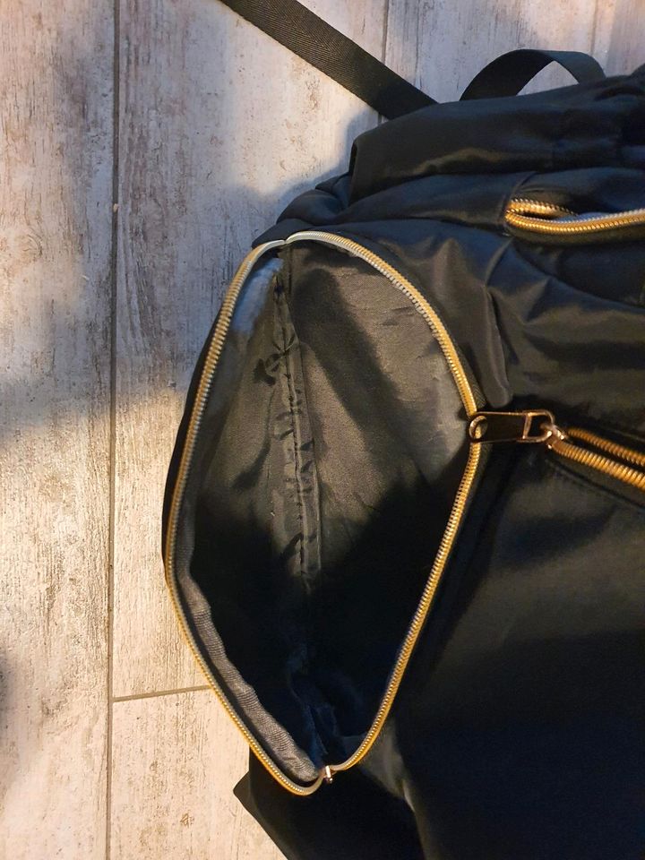 Rucksack schwarz/Gold in Chemnitz