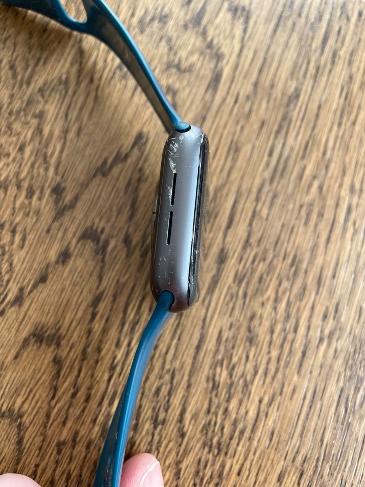 Apple Watch Series 4 44mm Space-Grey Displayschaden in Schwanau