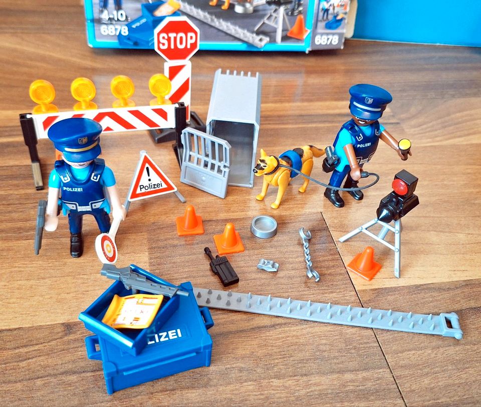 Playmobil Polizei Hund Polizisten Straßensperre 6878 Action City in Wegberg