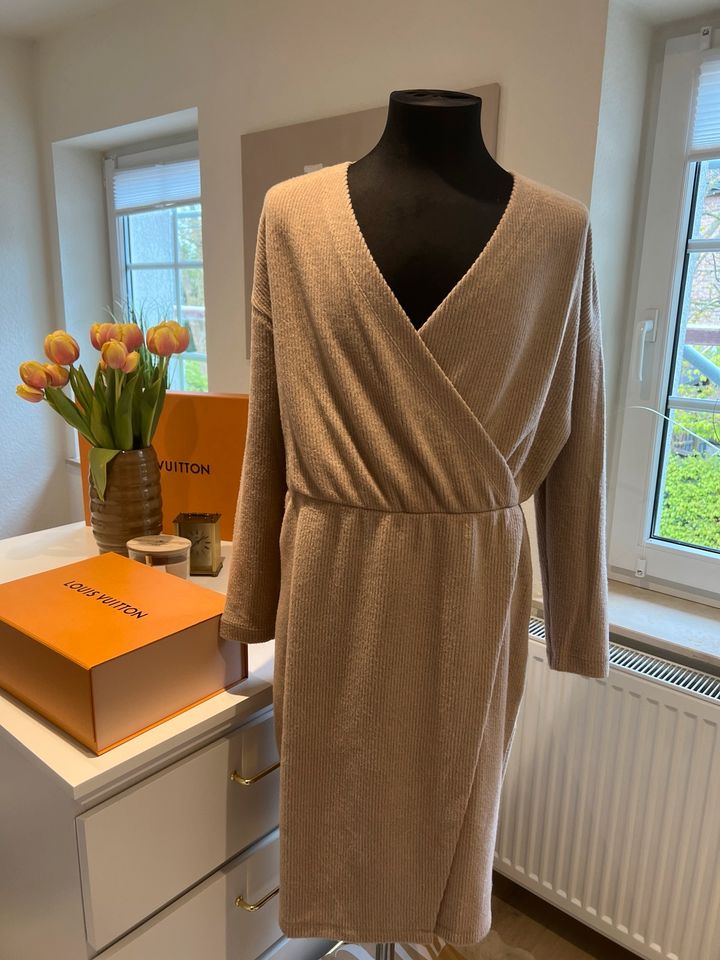 Reserved Kleid xl beige in Aachen