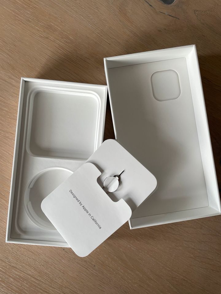 iPhone 12 original Verpackung in Metzingen