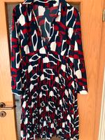 Modernes Kleid mit Pliseerock in 40 Nordrhein-Westfalen - Paderborn Vorschau