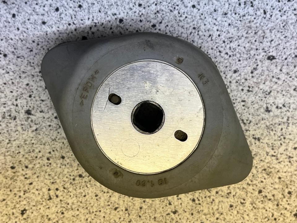 Lagerauflösung VAG 8D0 399 151 J Lager Gummimetalllager NEU in Salzgitter