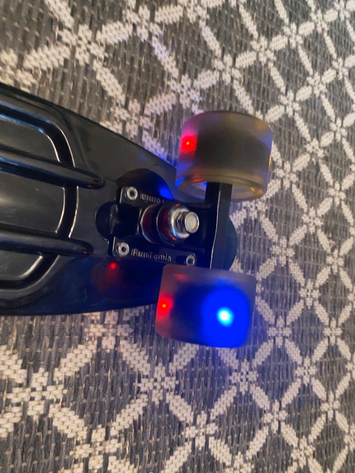 Pennyboard Schwarz Leuchtet LED Räder mit Hülle in Stade