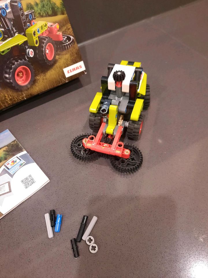 Lego Technic 42102 Mini Claas Mähdrescher in Eppstein