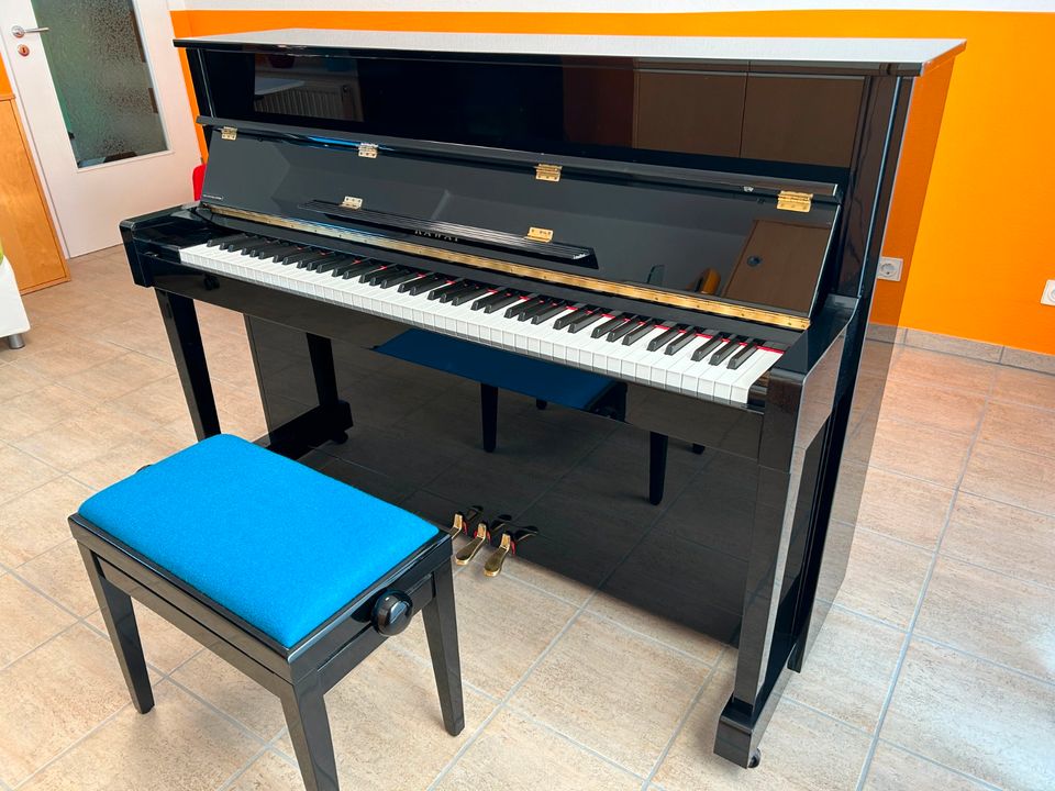 Klavier Kawai K-18 schwarz/poliert in Warendorf