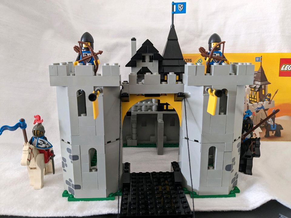 Lego 6074 Black Falcon's Fortress in Köln