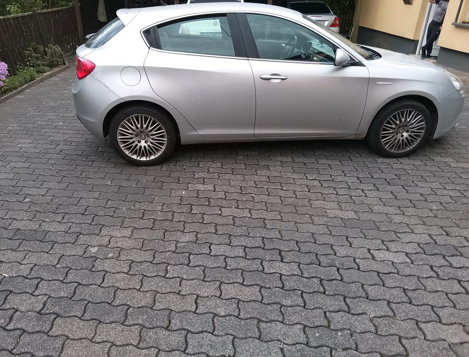 Alfa romeo Giulietta 1.4 Benzin in Gummersbach