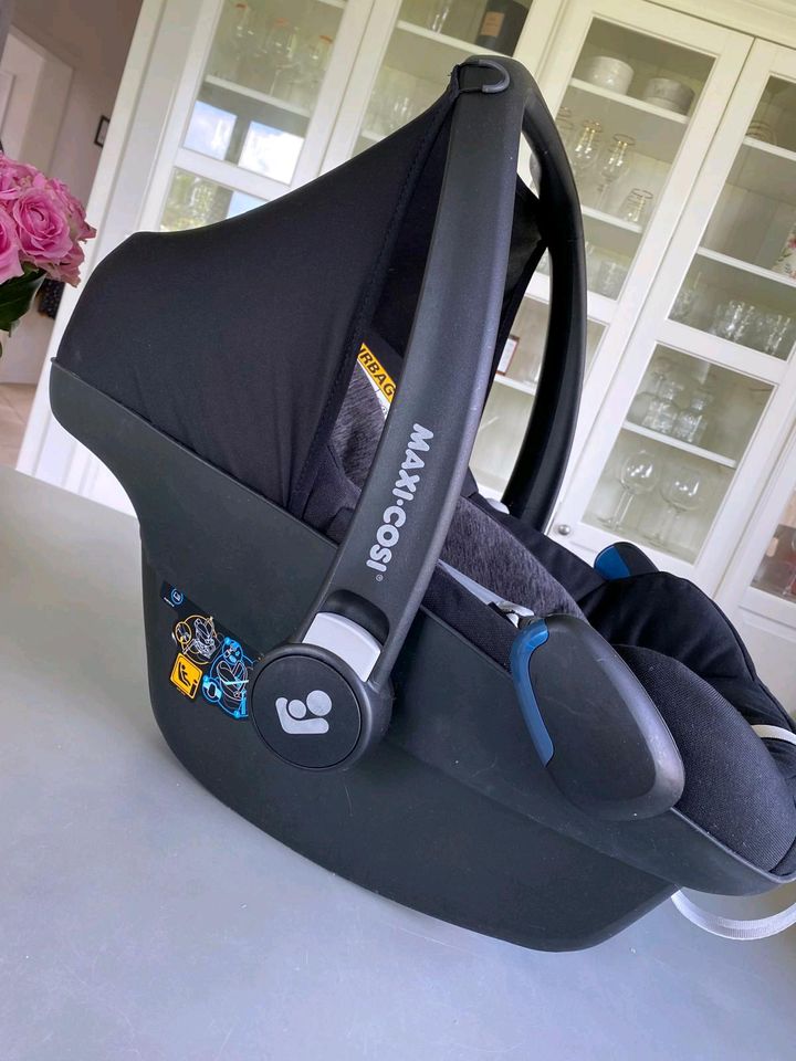 Maxi Cosi Pebble Pro i-Size Essential Black 2x in Schwerin