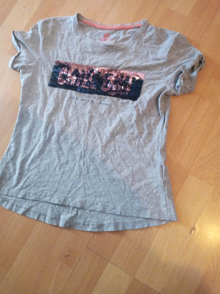 Mädchen T Shirt große große 158/164 in Hamburg