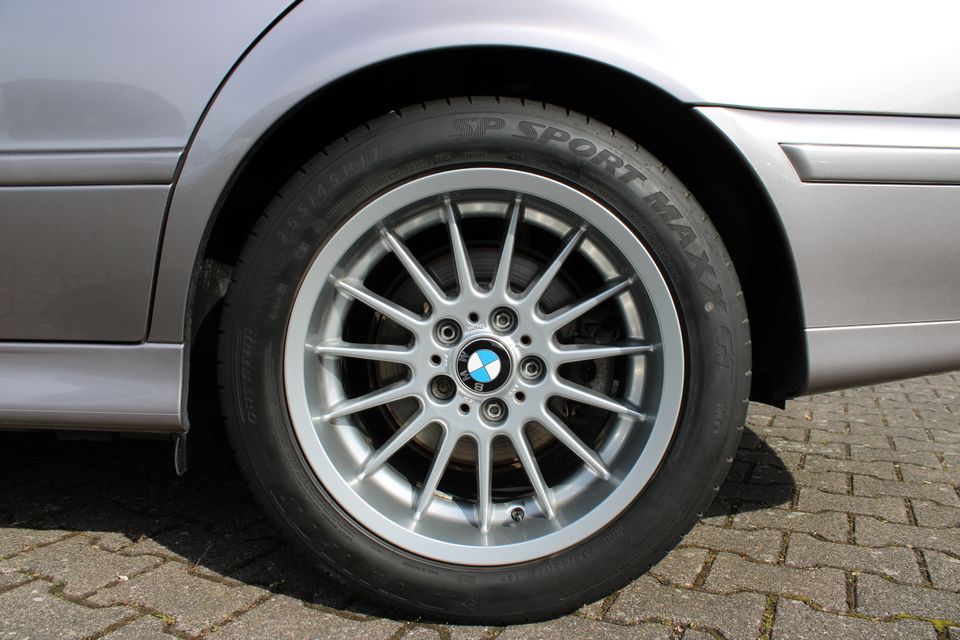 BMW E39 520i *erst 74tkm.* *2. Hand* *Xenon* *PDC* *SHZ* *TOP* in Willebadessen