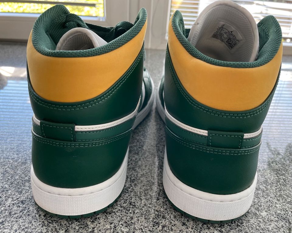 Air Jordan 1 Mid Sonics Nike  Gr. 48,5 US14 dunkelgrün gelb weiß in Großhansdorf