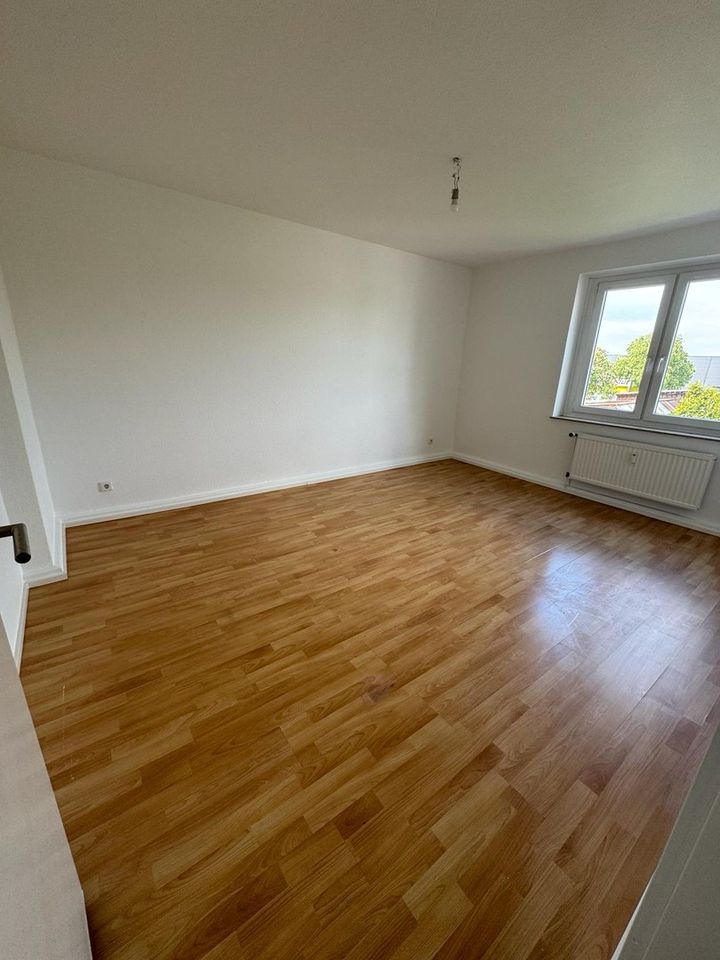 Kernsanierte 4 Zimmer Wohnung in Düsseldorf Reisholz auch als WG in Düsseldorf