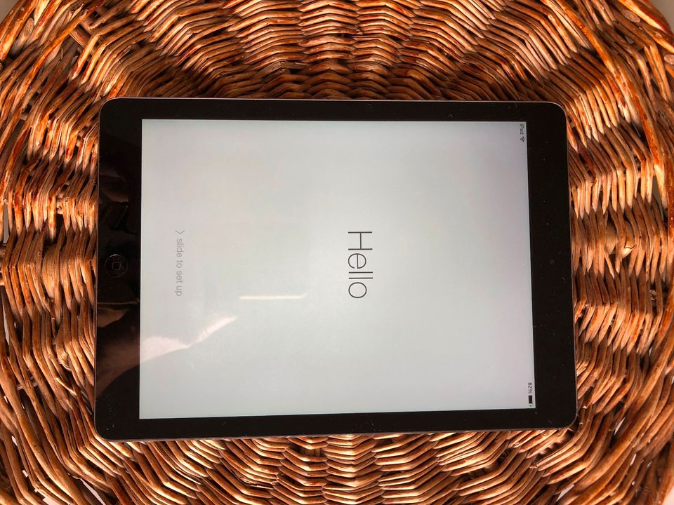 Apple iPad Air 16GB WiFi A1474, space grey ohne Kratzer in Berlin