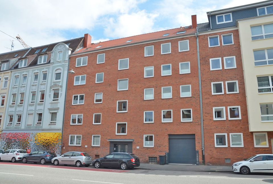 Modernisierte, zzt. vermiet. 3-Zimmer-Wohnung mit Balkon und optionalem PKW-Stellplatz in 24105 Kiel in Kiel