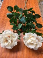 2 langstielige weißen Rosen, Kunstblumen, Hochzeitsdeko Hessen - Immenhausen Vorschau