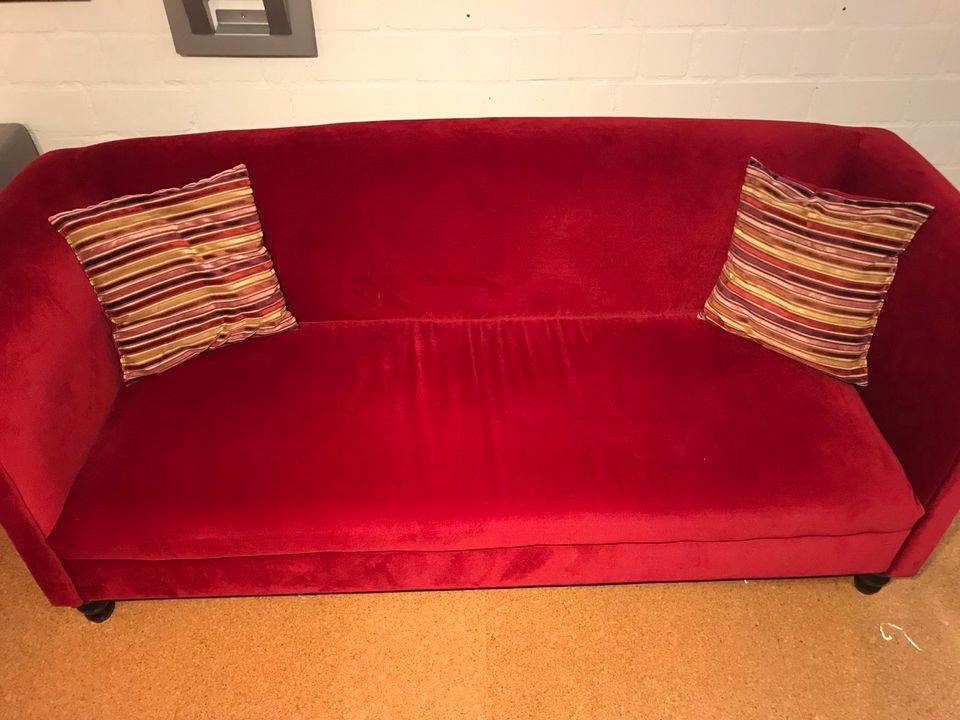 Rotes Sofa in Havixbeck
