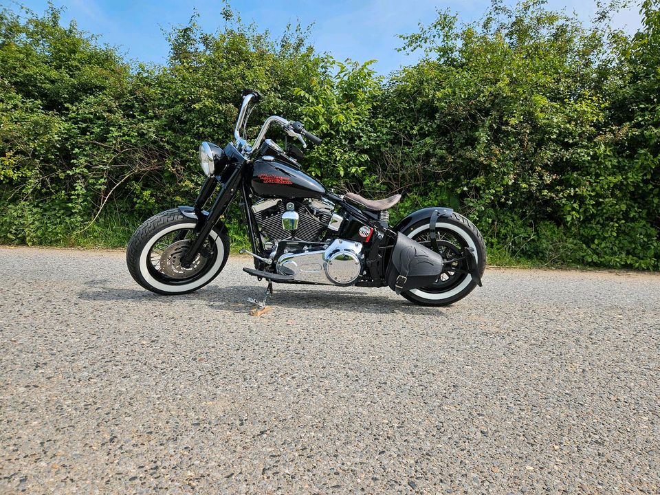 Harley Davidson Heritage classic FLSTC Custom Bobber Jekill Hyde in Bedburg-Hau