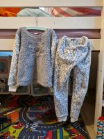 Flauschiger Kinder Nicki Hausanzug Pullover und Hose 122/128 Bayern - Markt Erlbach Vorschau