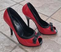 Schuhe Highheels Peeptoe Größe 36 rot mit schwarzer Schleife Bayern - Ingolstadt Vorschau