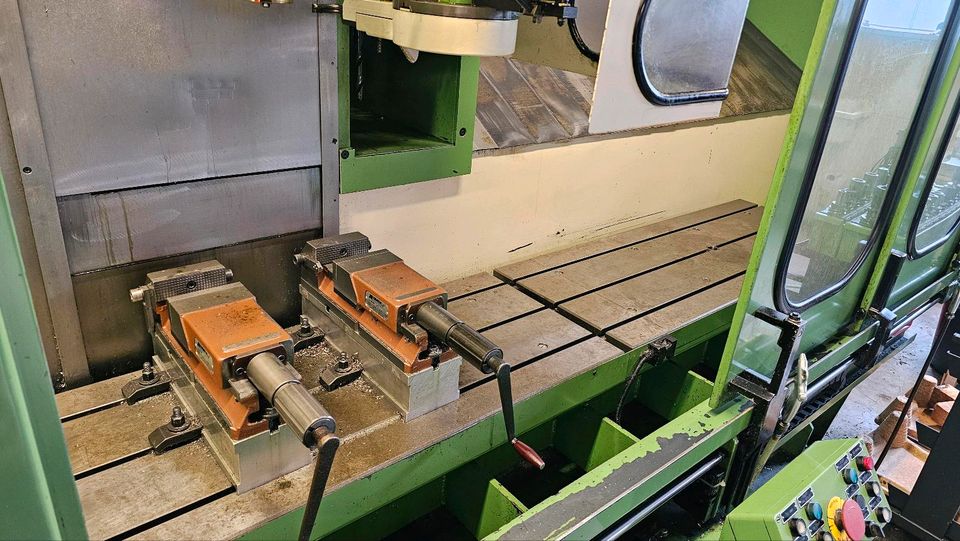 AXA VSC 2-M Vertikal Bearbeitungszentrum  CNC Fräsmaschine in Neresheim