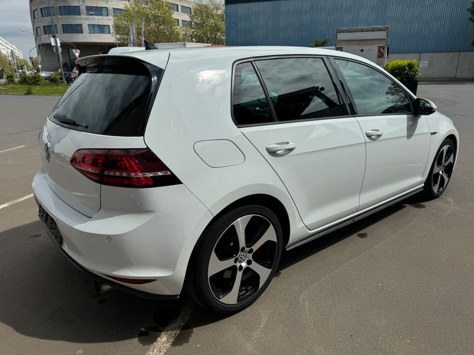 Volkswagen Golf VII GTI BMT*1.Hand*Aut*Sport-Design*Navi*PD in Frankfurt am Main