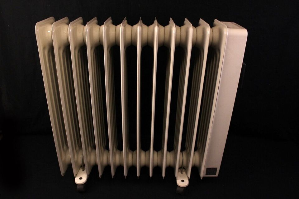 DeLonghi Typ 531220 Ölradiator Standheizung 2000 W 12 Rippen in Dresden