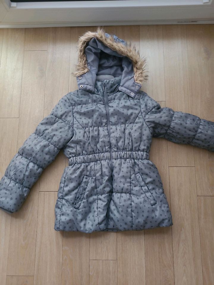 Graue Winterjacke Gr.128 in Schöffengrund