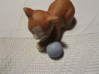 Verkaufe    hier eine  Goebel Figur Katze mit Ball Nina / Mar Schleswig-Holstein - Lübeck Vorschau