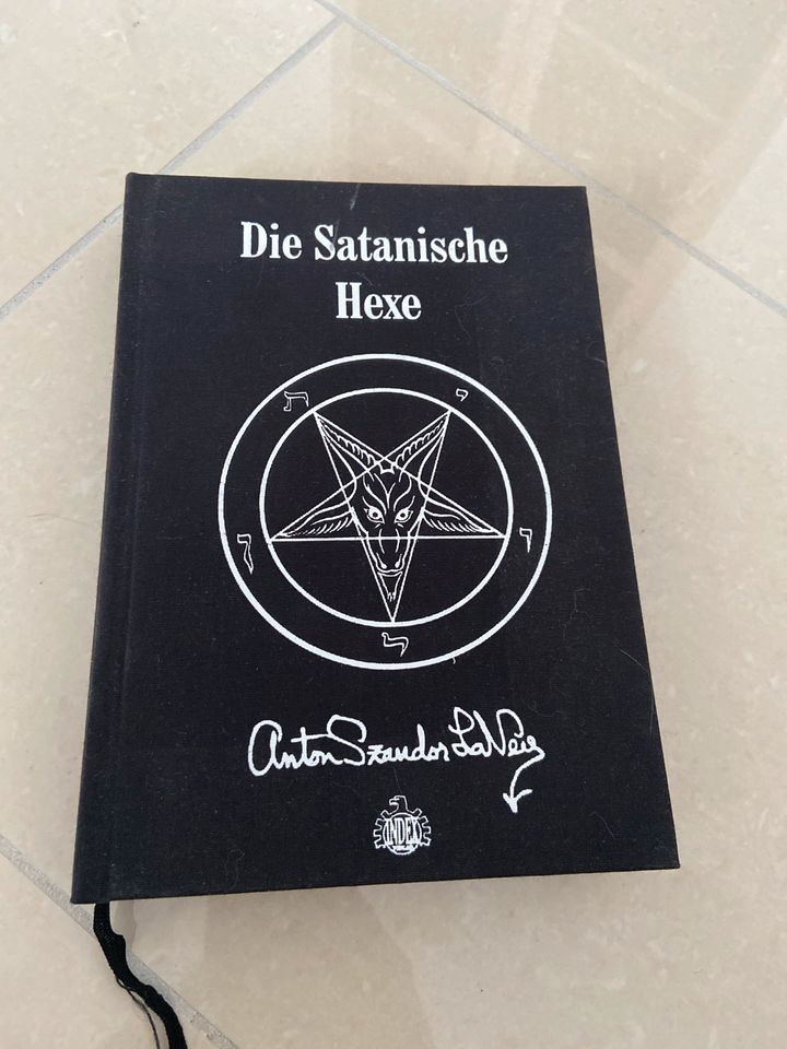 Buch die Satanische Hexe Anton Szandor LaVey in Oldenburg