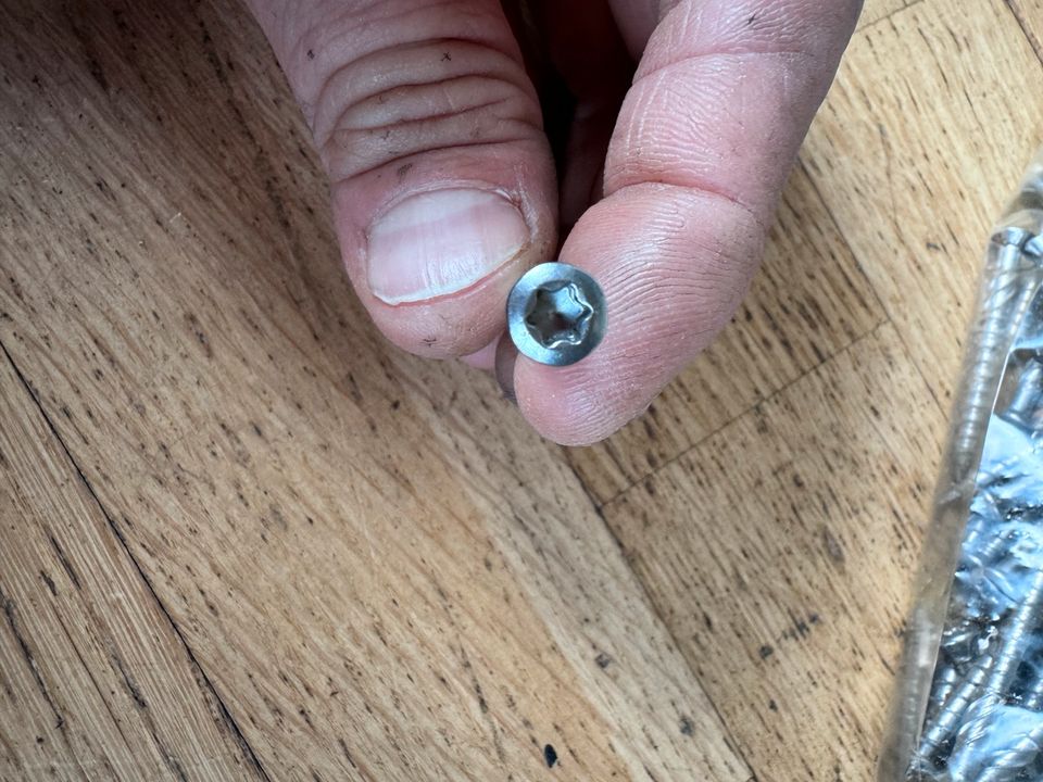 Gebrauchte Torx Terassenschrauben 5x40 rostfrei A2 in Duisburg