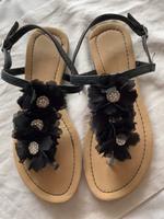 Schwarze Blümchen Sandalen Gr. 36 von Atmosphere Nordrhein-Westfalen - Lemgo Vorschau
